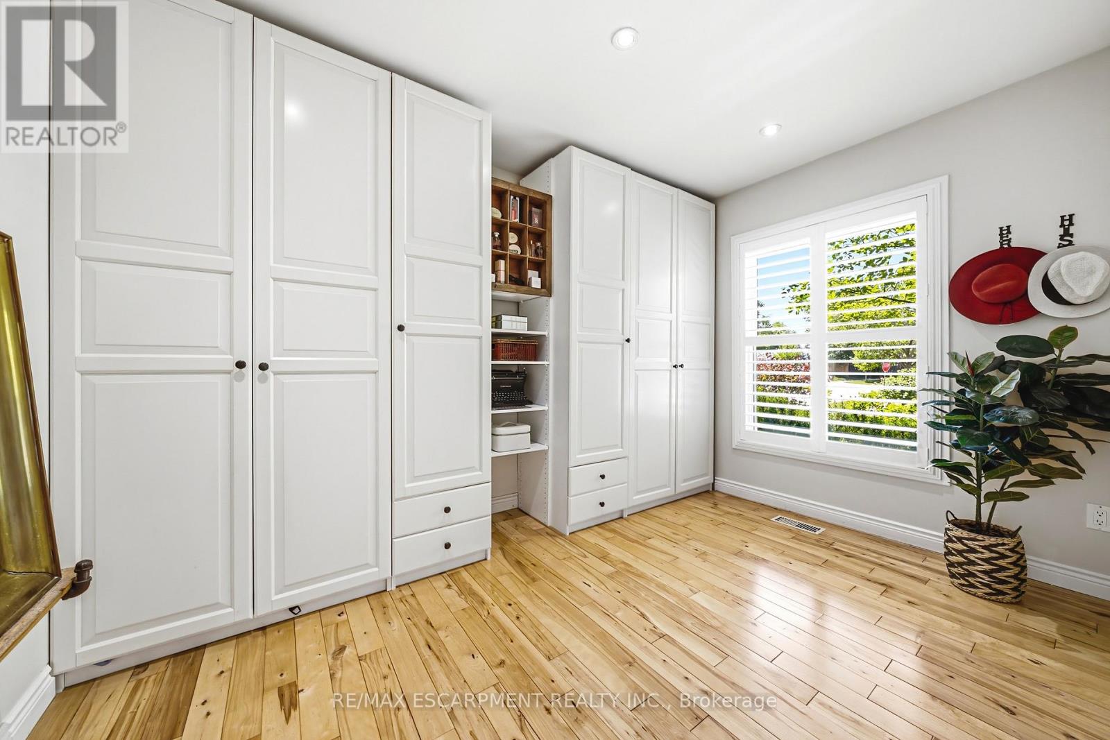 3384 MANFRED DRIVE - 22