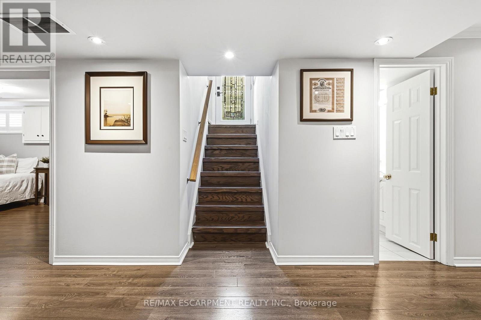 3384 MANFRED DRIVE - 25