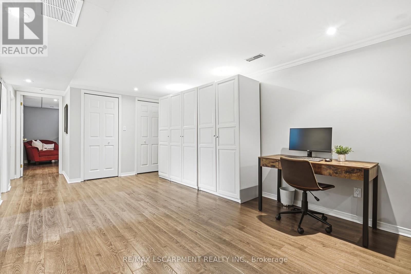 3384 MANFRED DRIVE - 26