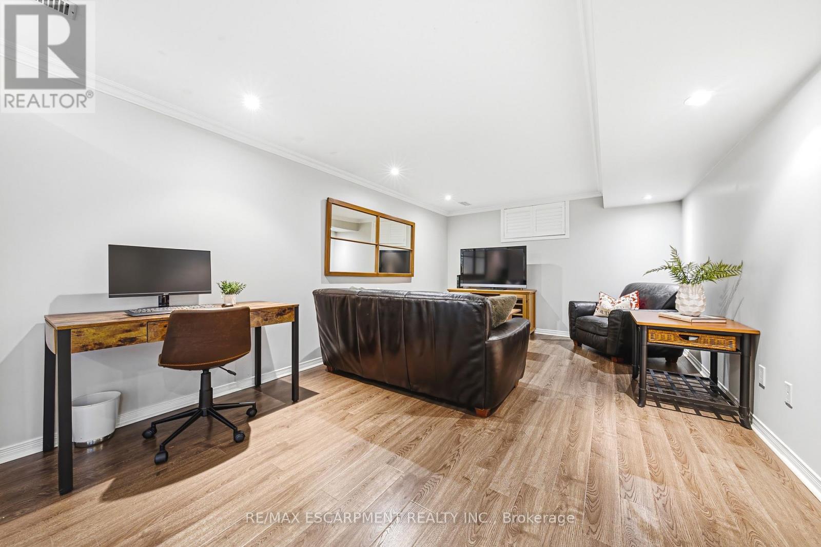 3384 MANFRED DRIVE - 27