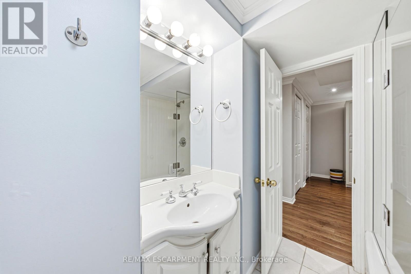 3384 MANFRED DRIVE - 32