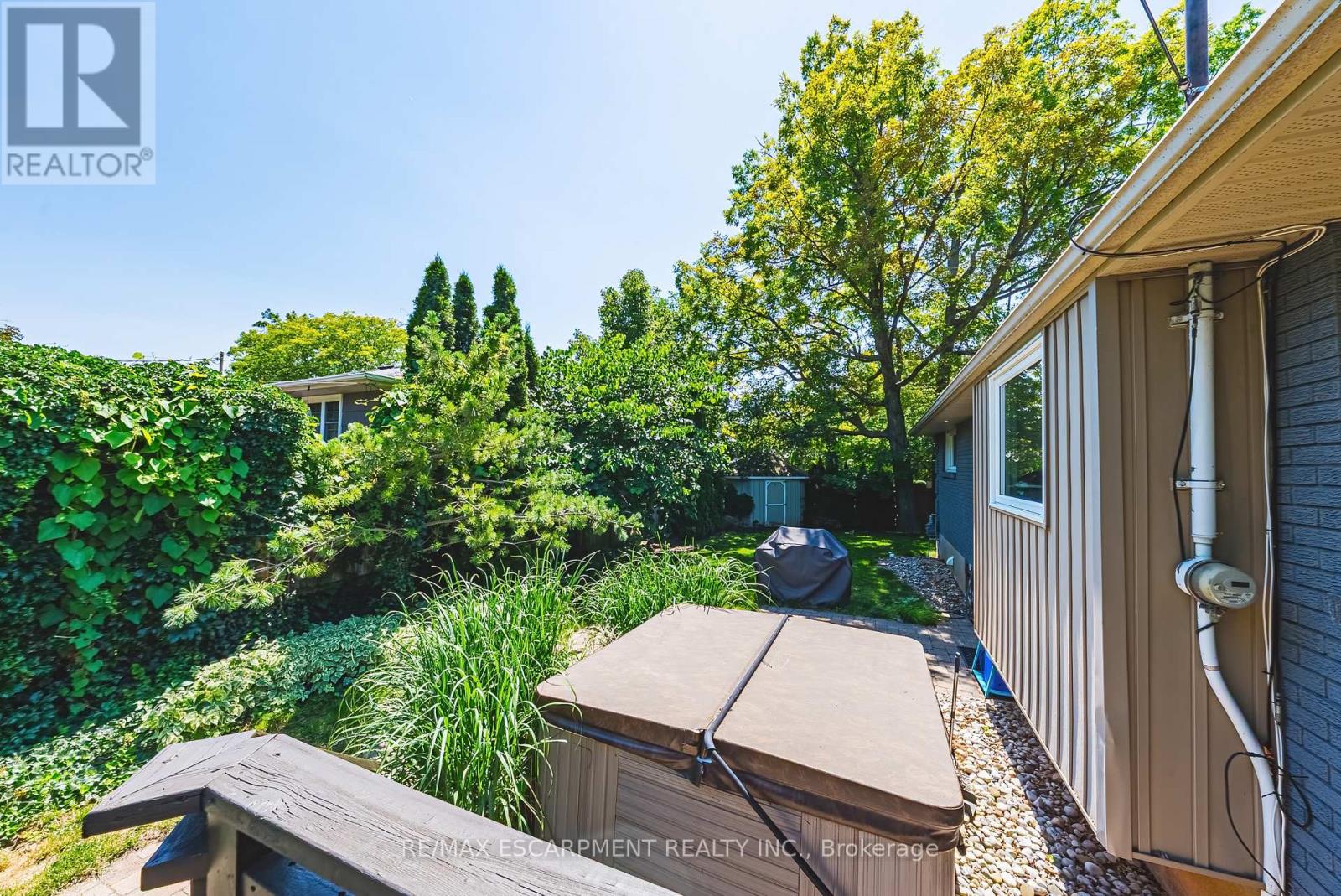 3384 MANFRED DRIVE - 36