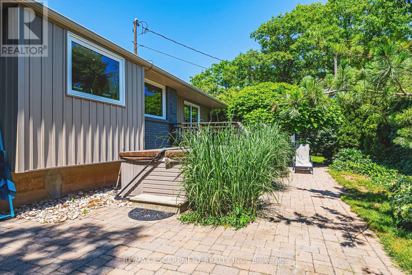 3384 MANFRED DRIVE - 40