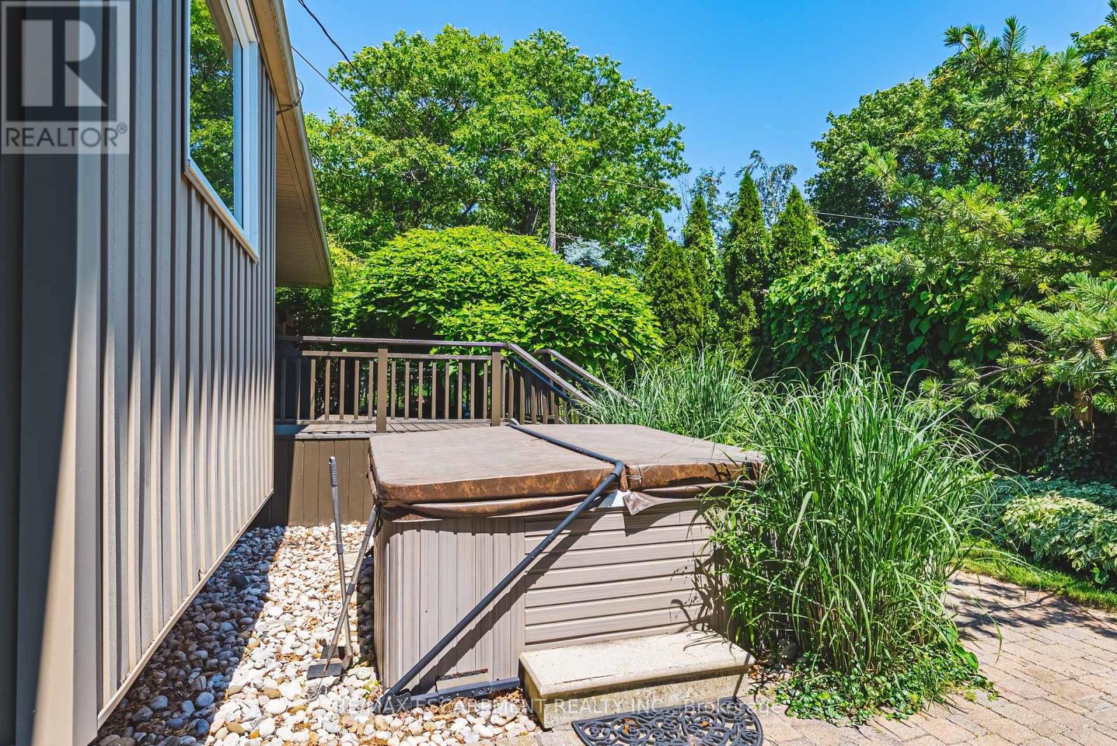 3384 MANFRED DRIVE - 41