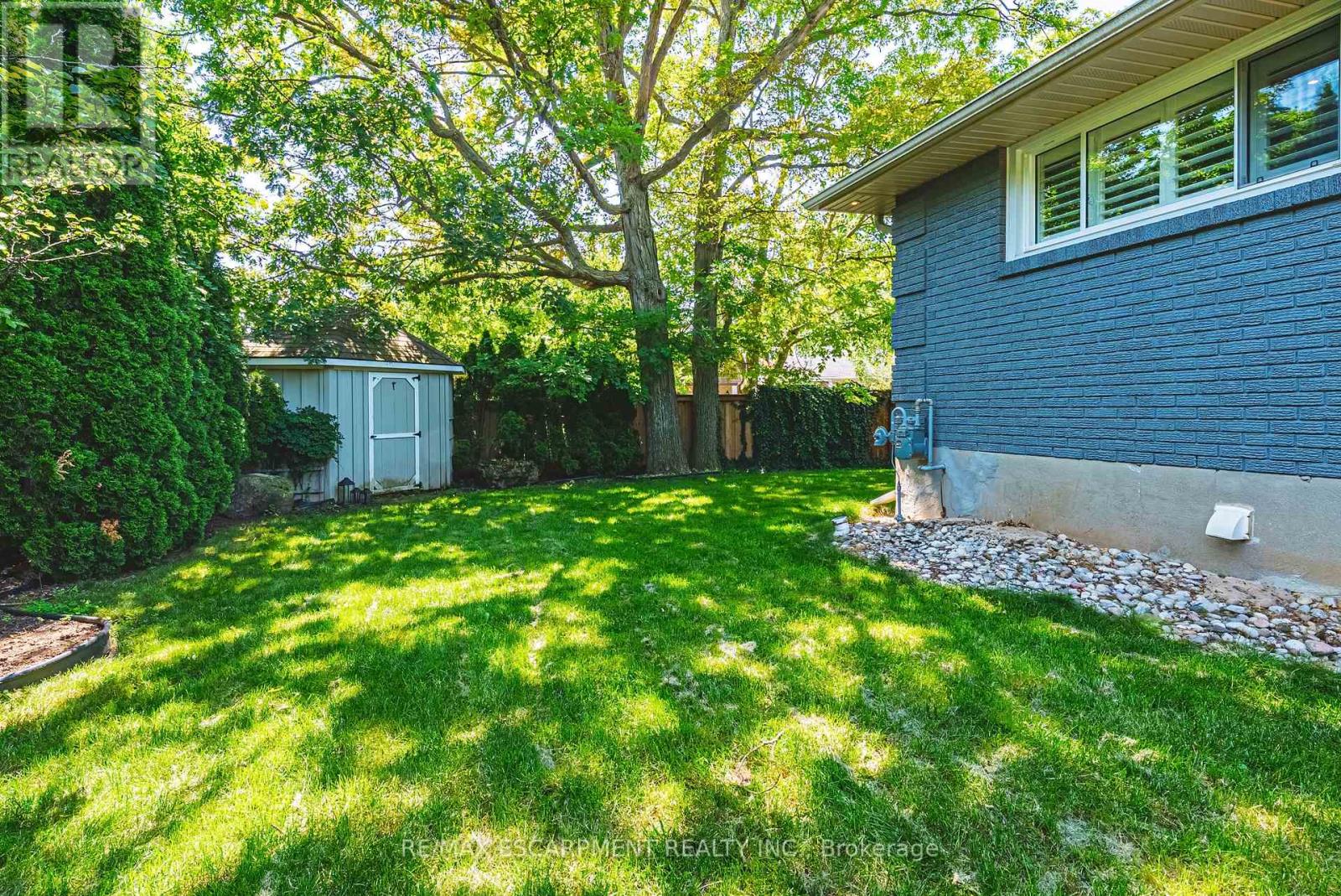 3384 MANFRED DRIVE - 42