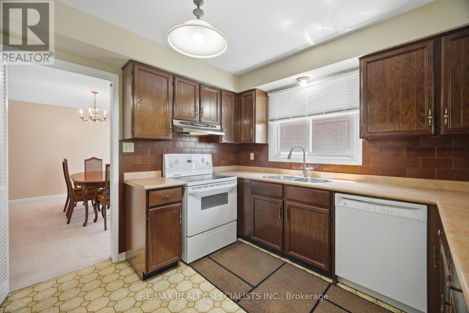 18 JILL CRESCENT - 12