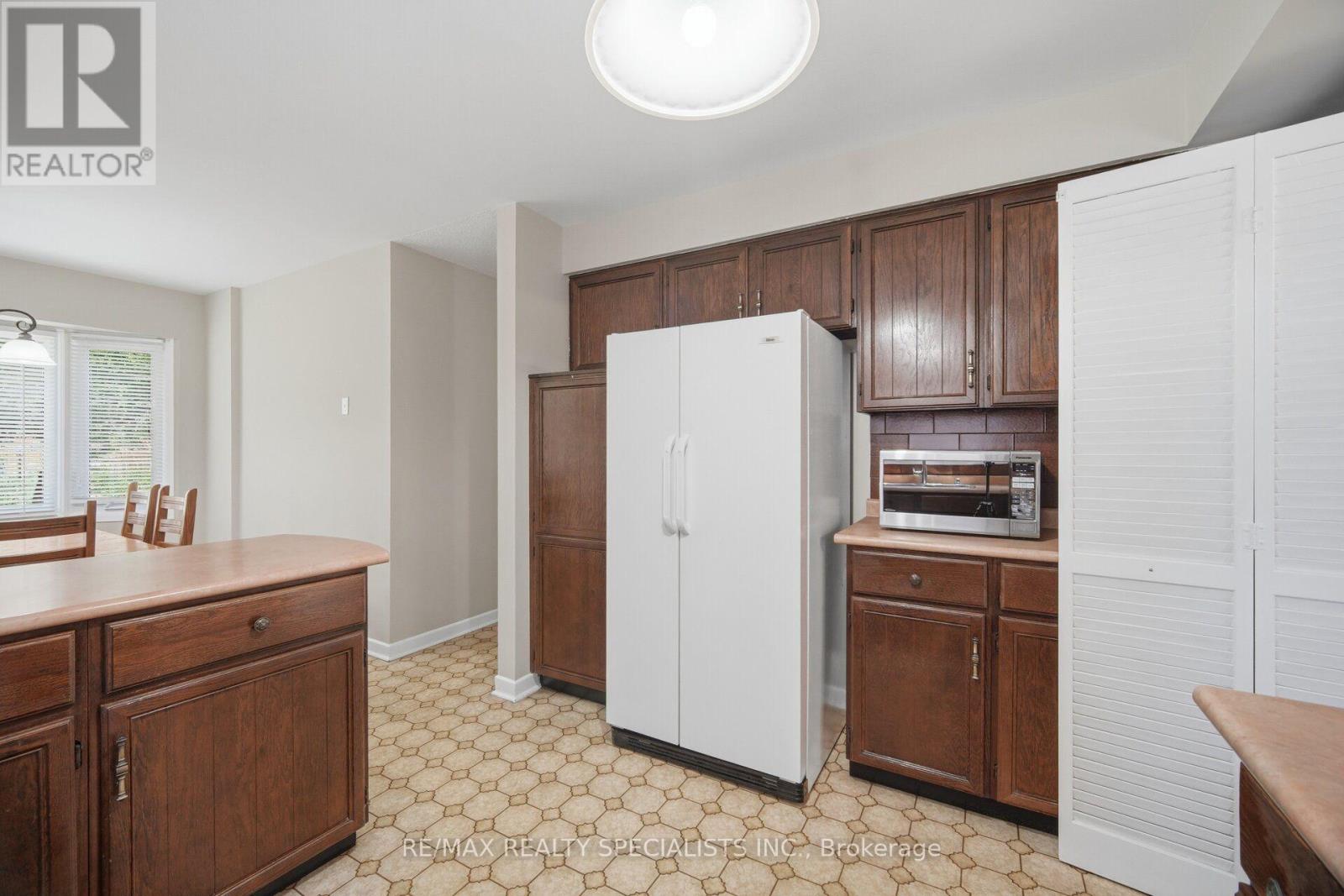 18 JILL CRESCENT - 13