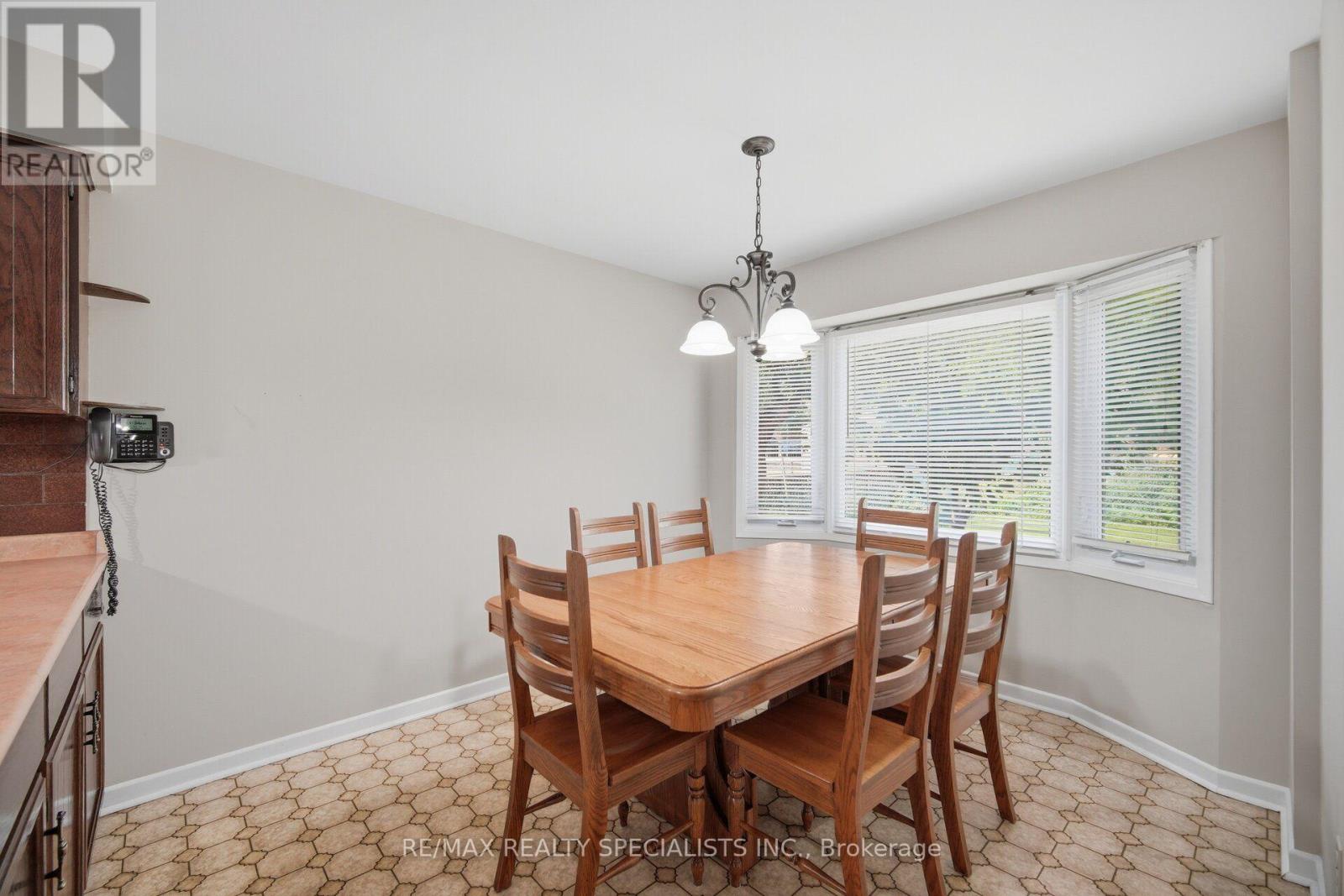18 JILL CRESCENT - 14