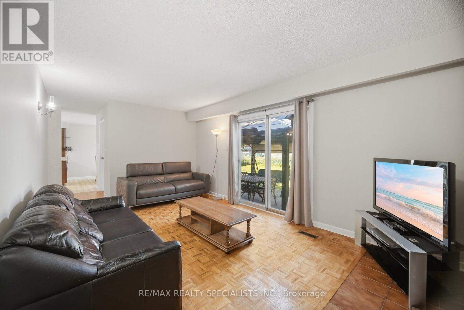 18 JILL CRESCENT - 17