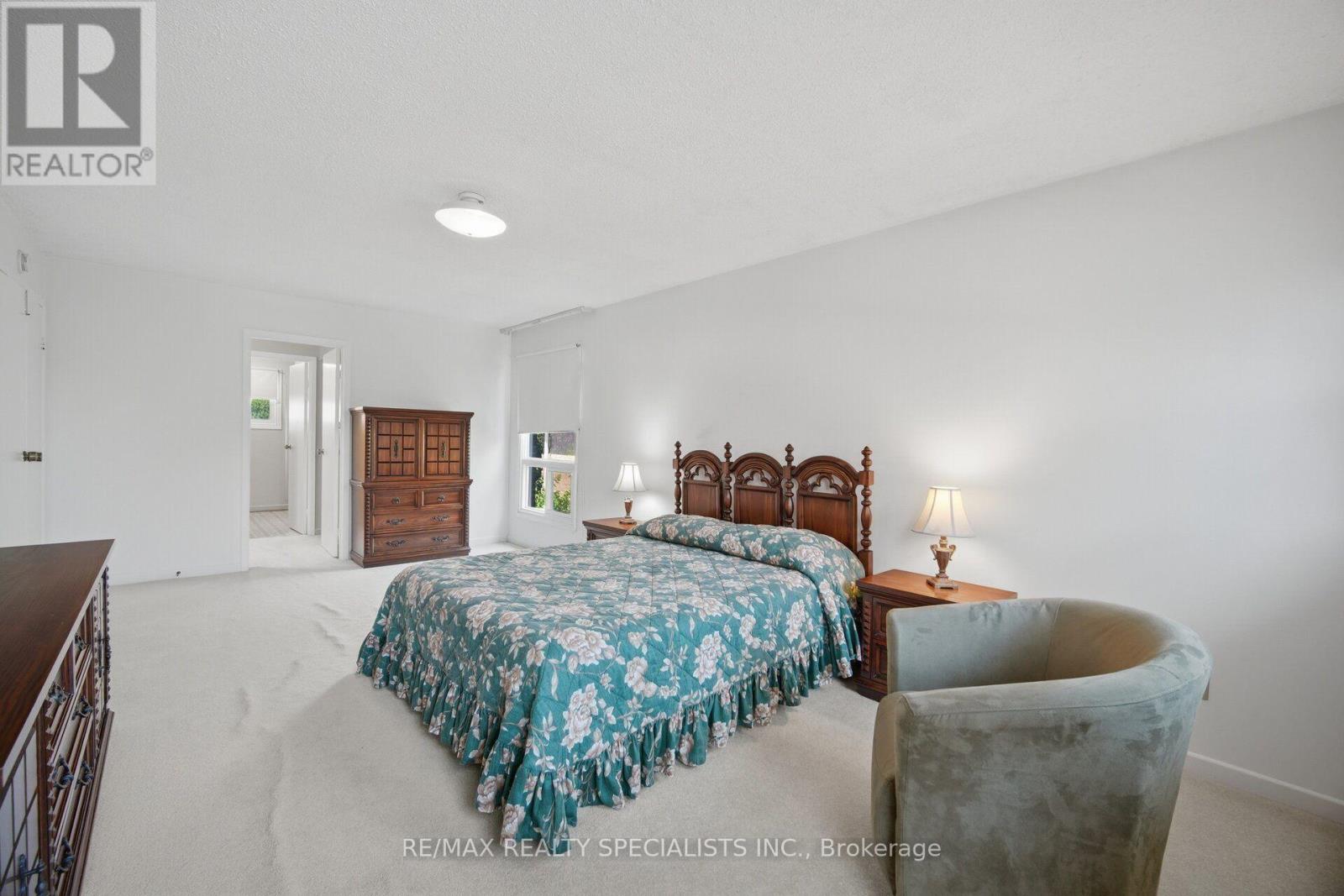 18 JILL CRESCENT - 21