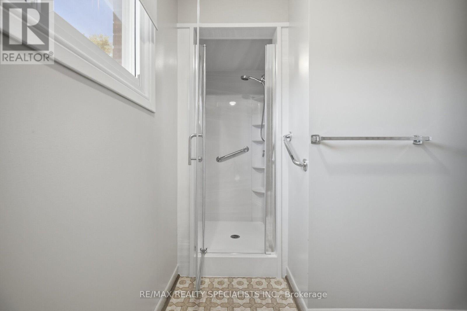 18 JILL CRESCENT - 23