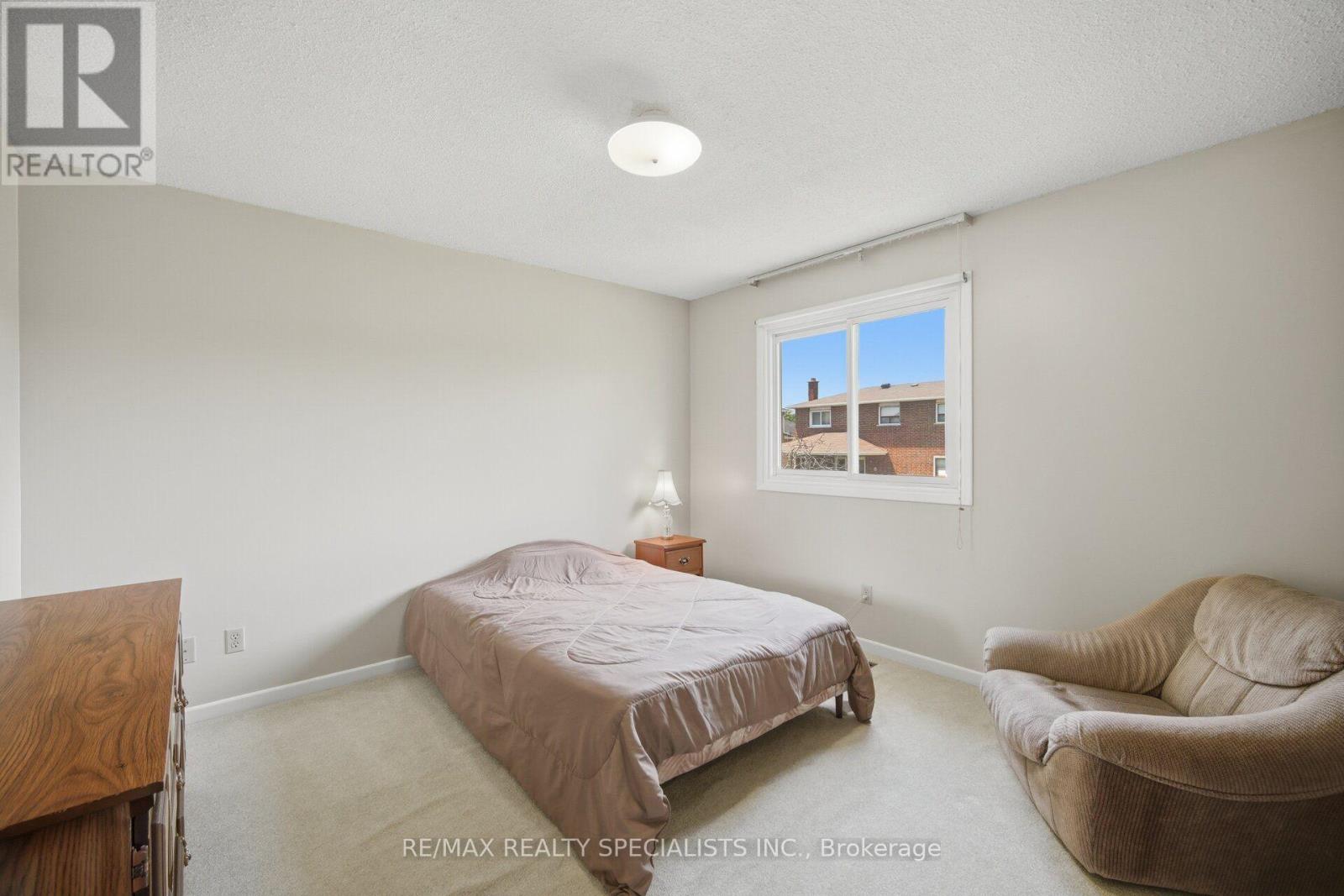 18 JILL CRESCENT - 24