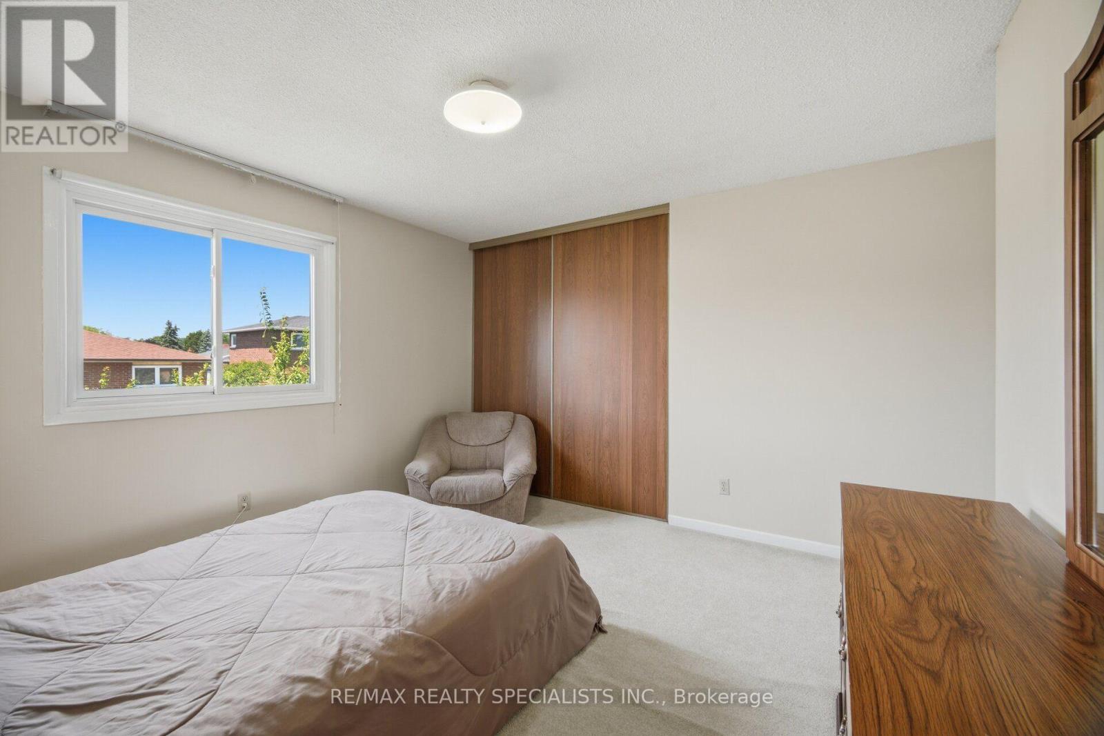 18 JILL CRESCENT - 25