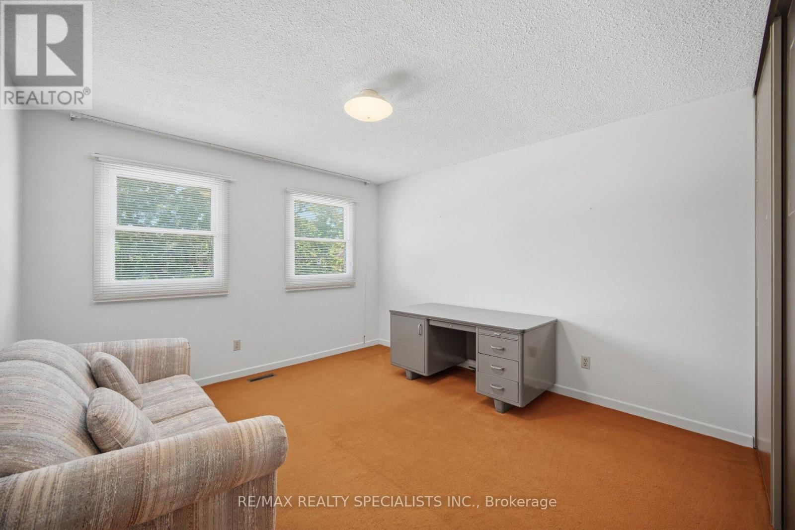 18 JILL CRESCENT - 26
