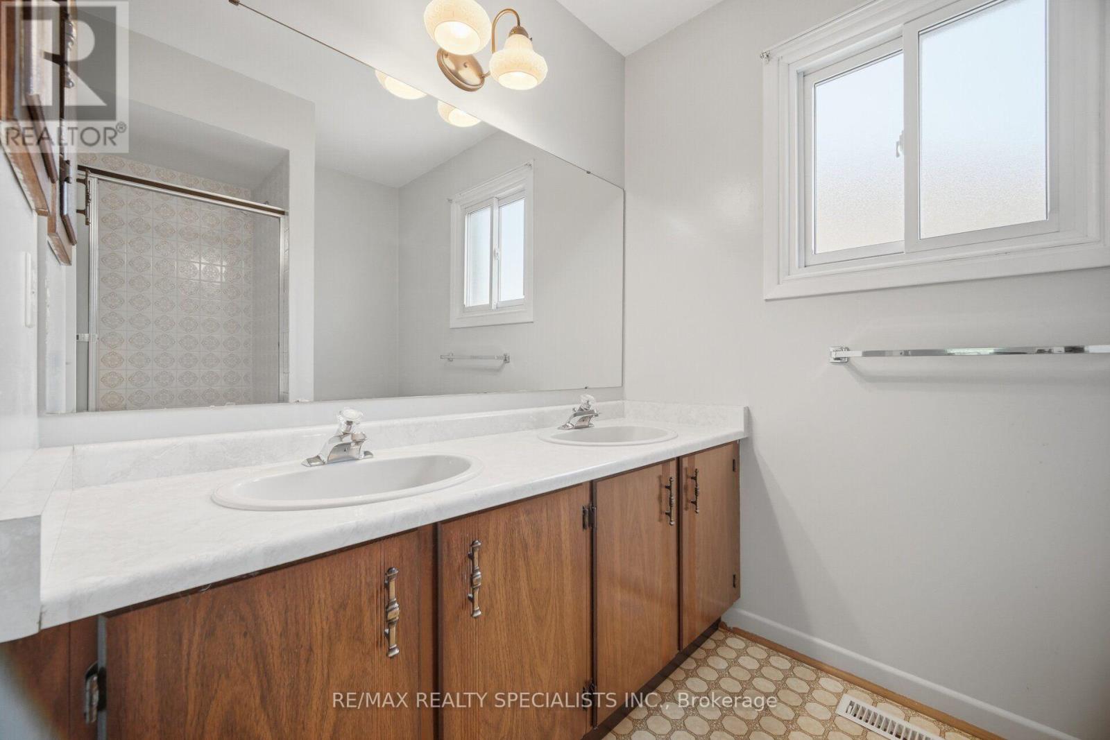 18 JILL CRESCENT - 28