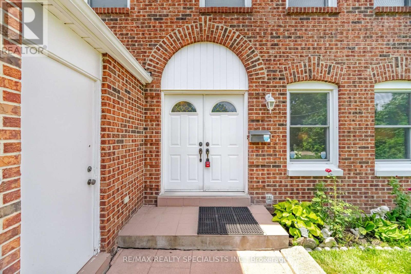 18 JILL CRESCENT - 3