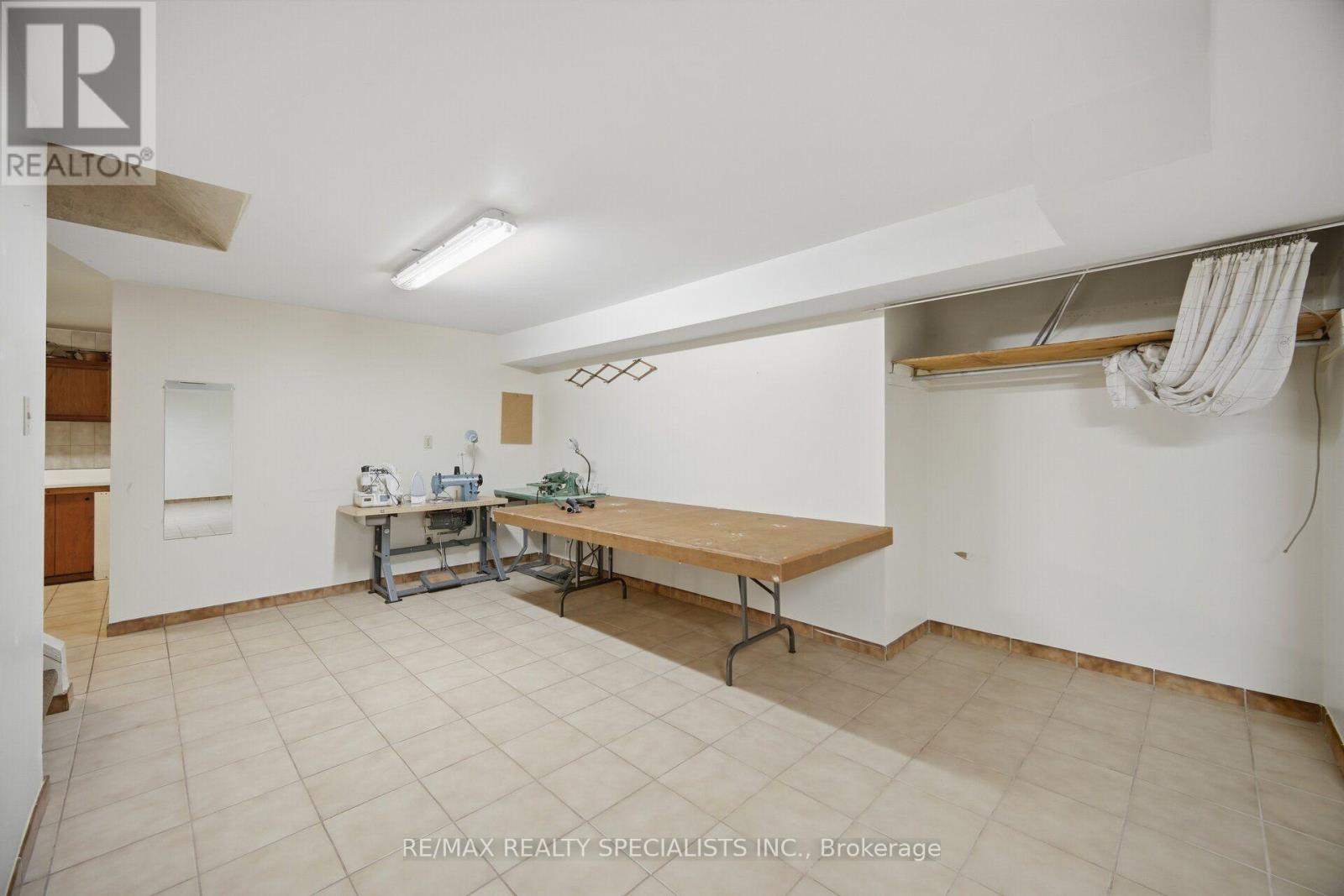 18 JILL CRESCENT - 31