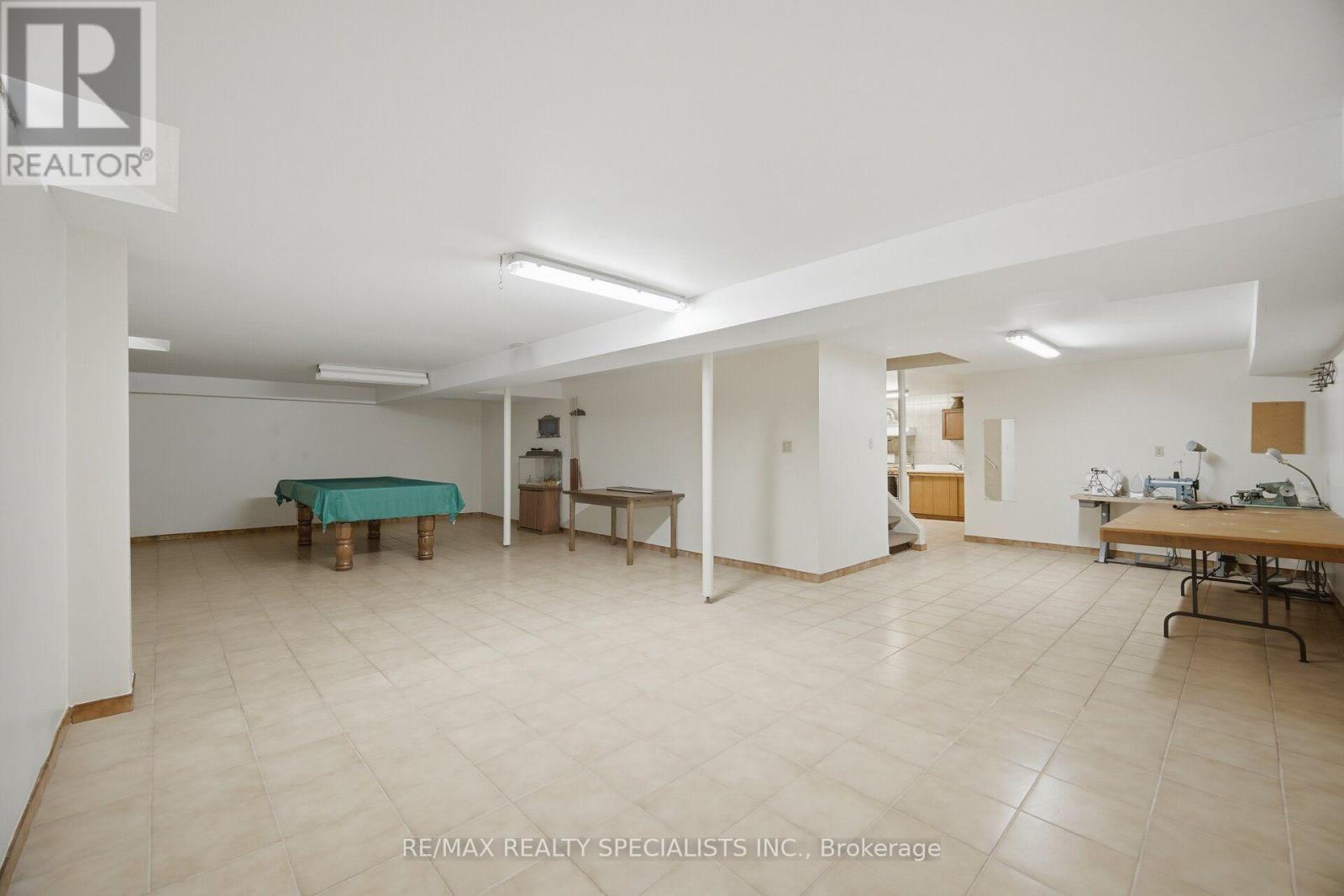 18 JILL CRESCENT - 34