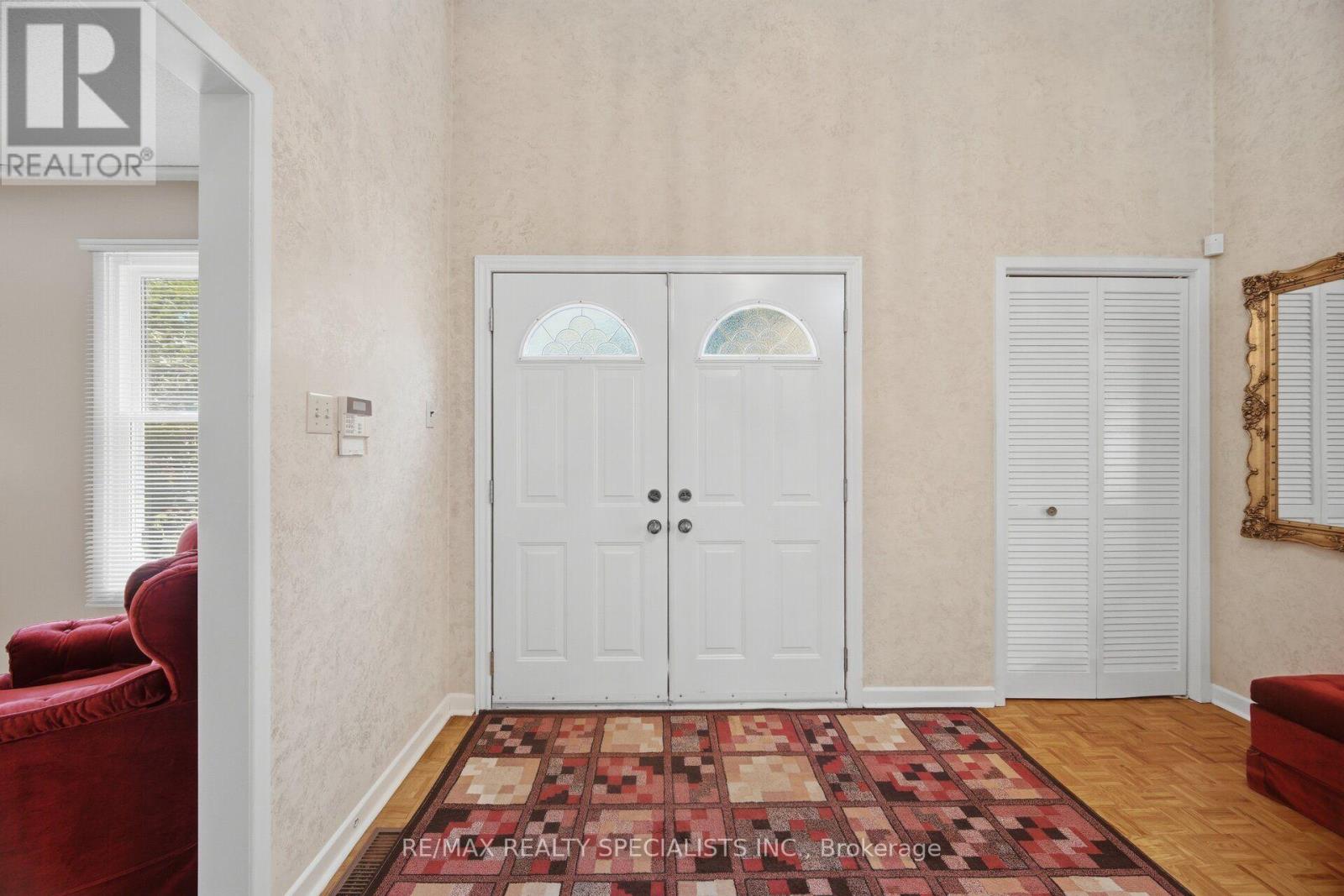 18 JILL CRESCENT - 4