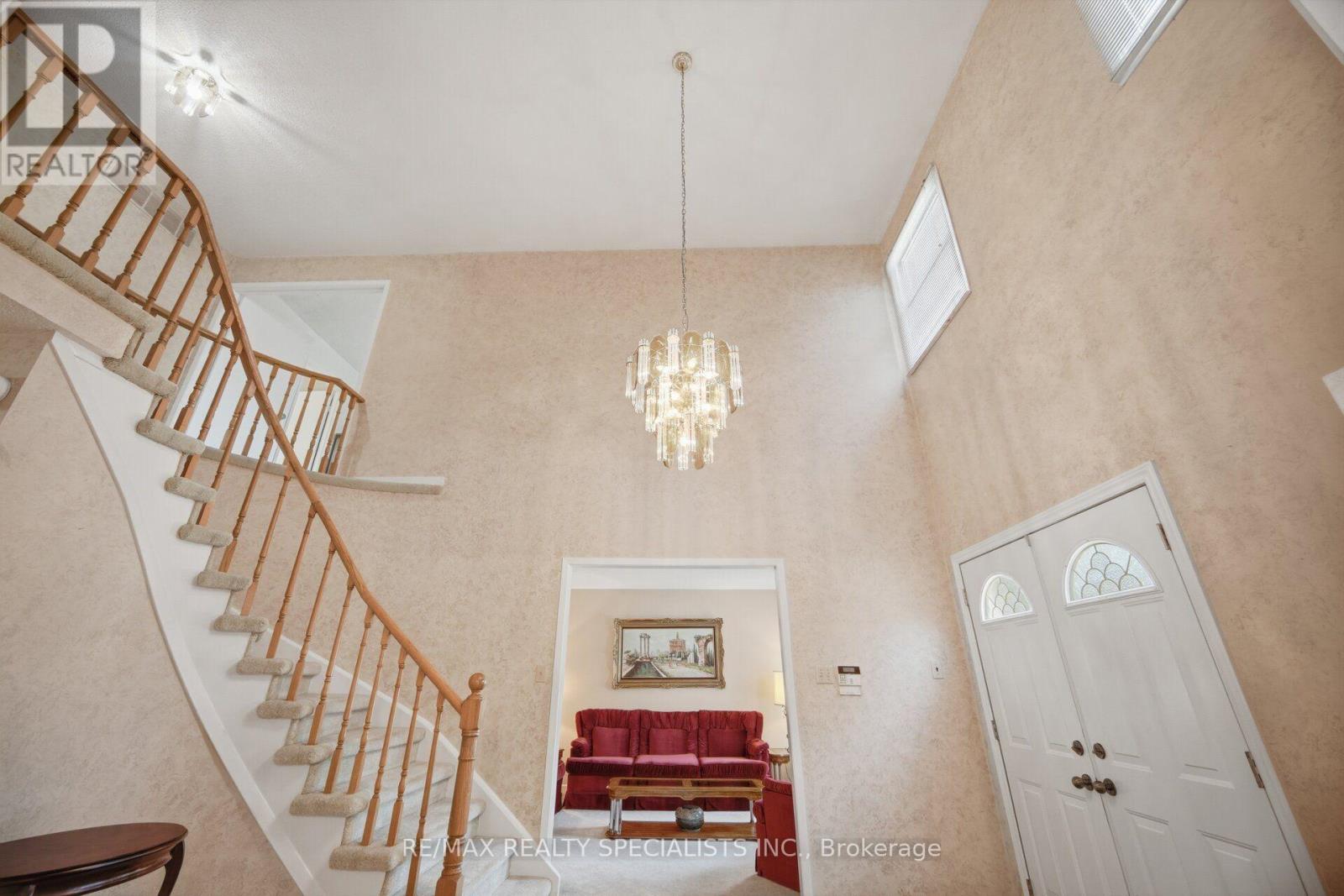 18 JILL CRESCENT - 5