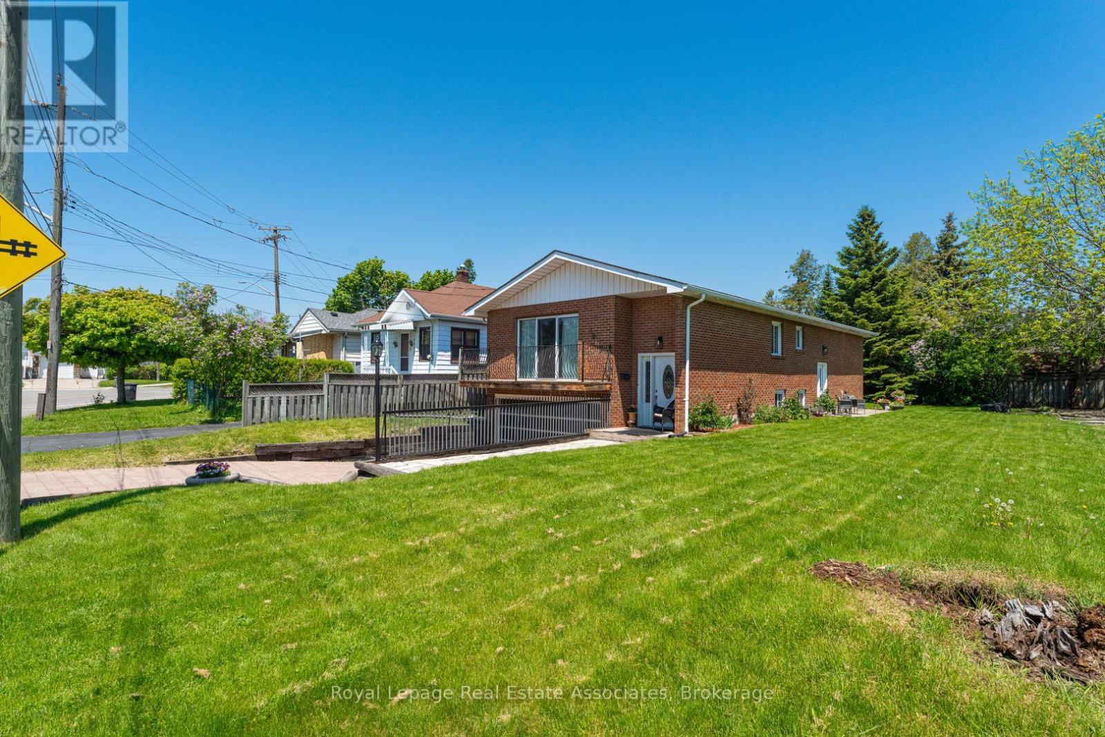 1069 ALEXANDRA AVENUE - 33