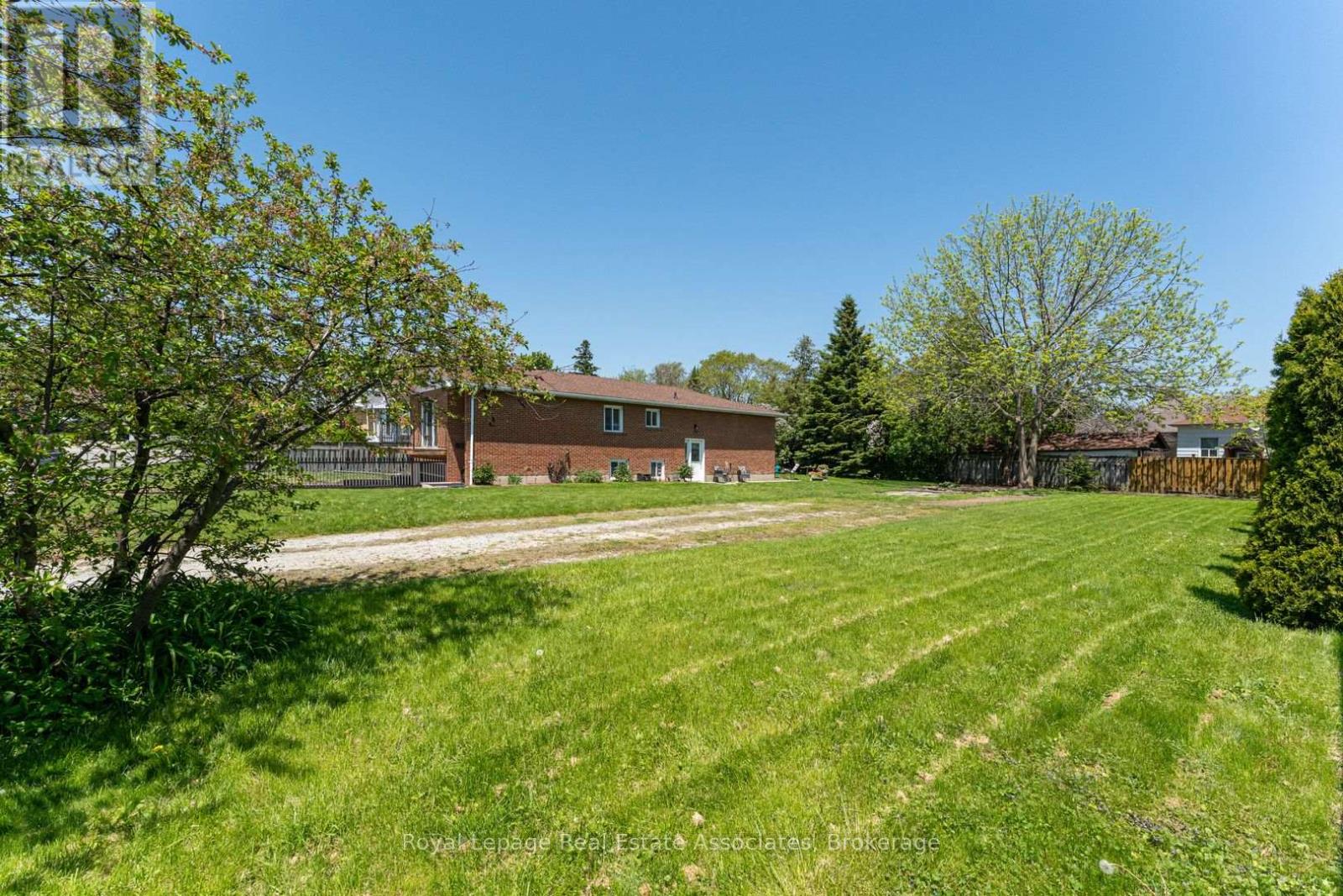 1069 ALEXANDRA AVENUE - 34