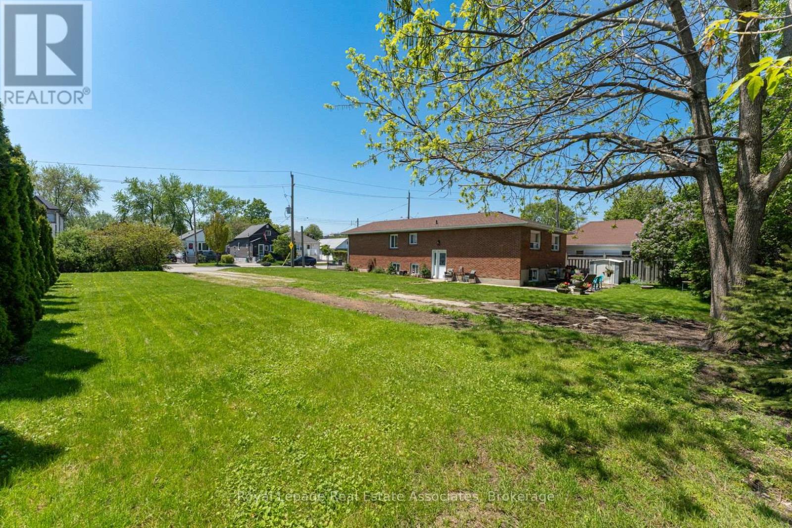 1069 ALEXANDRA AVENUE - 35