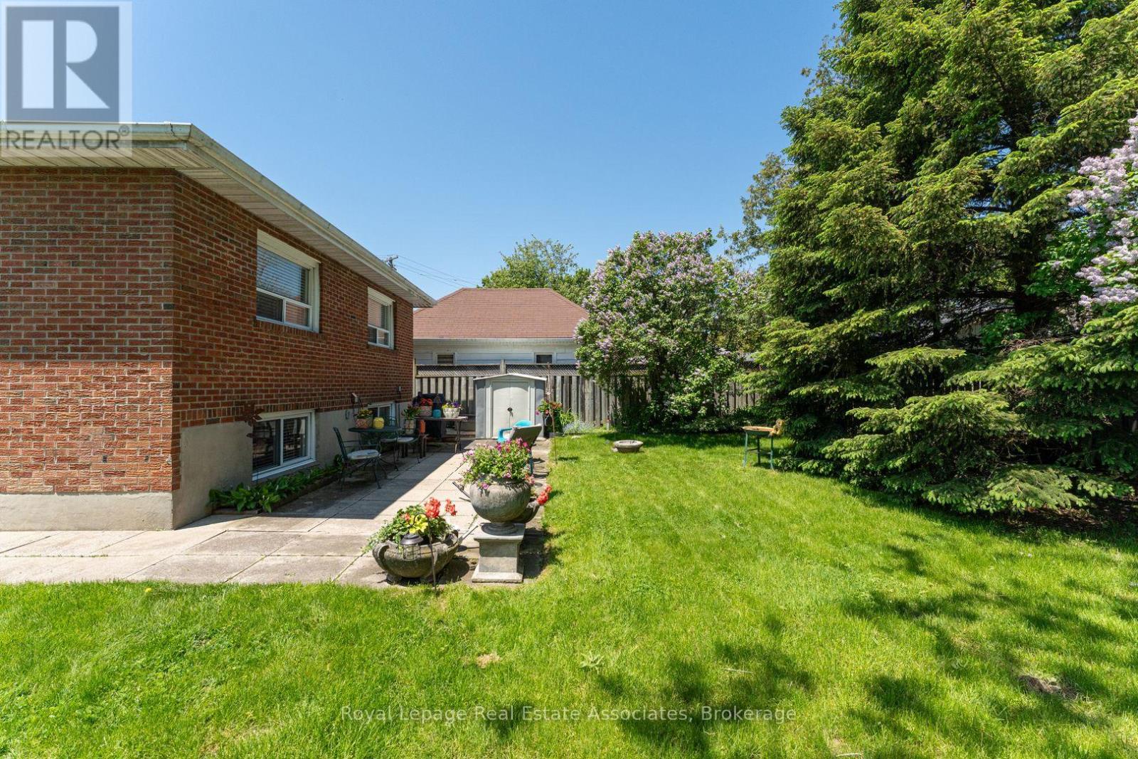1069 ALEXANDRA AVENUE - 36