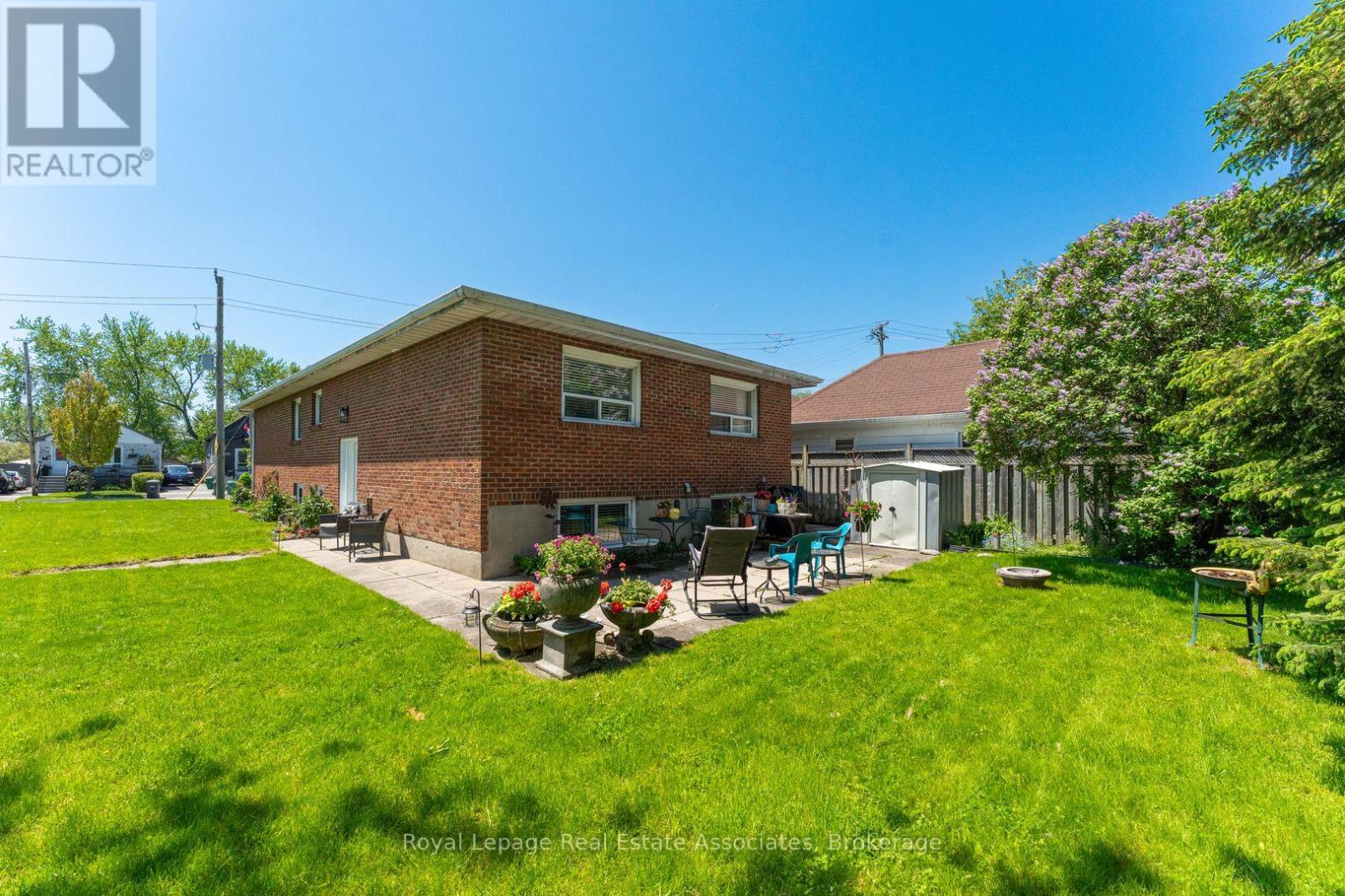 1069 ALEXANDRA AVENUE - 37