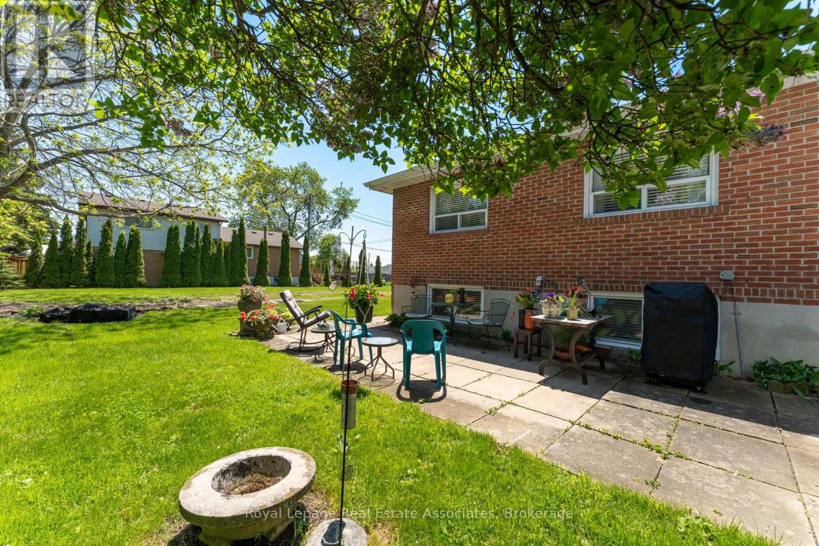 1069 ALEXANDRA AVENUE - 38