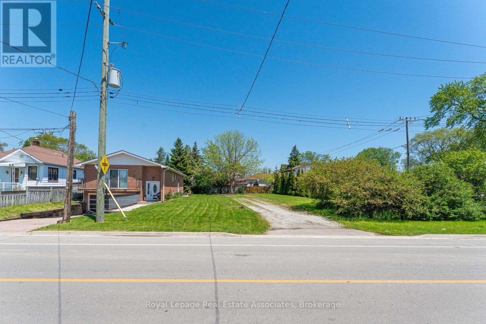 1069 ALEXANDRA AVENUE - 40