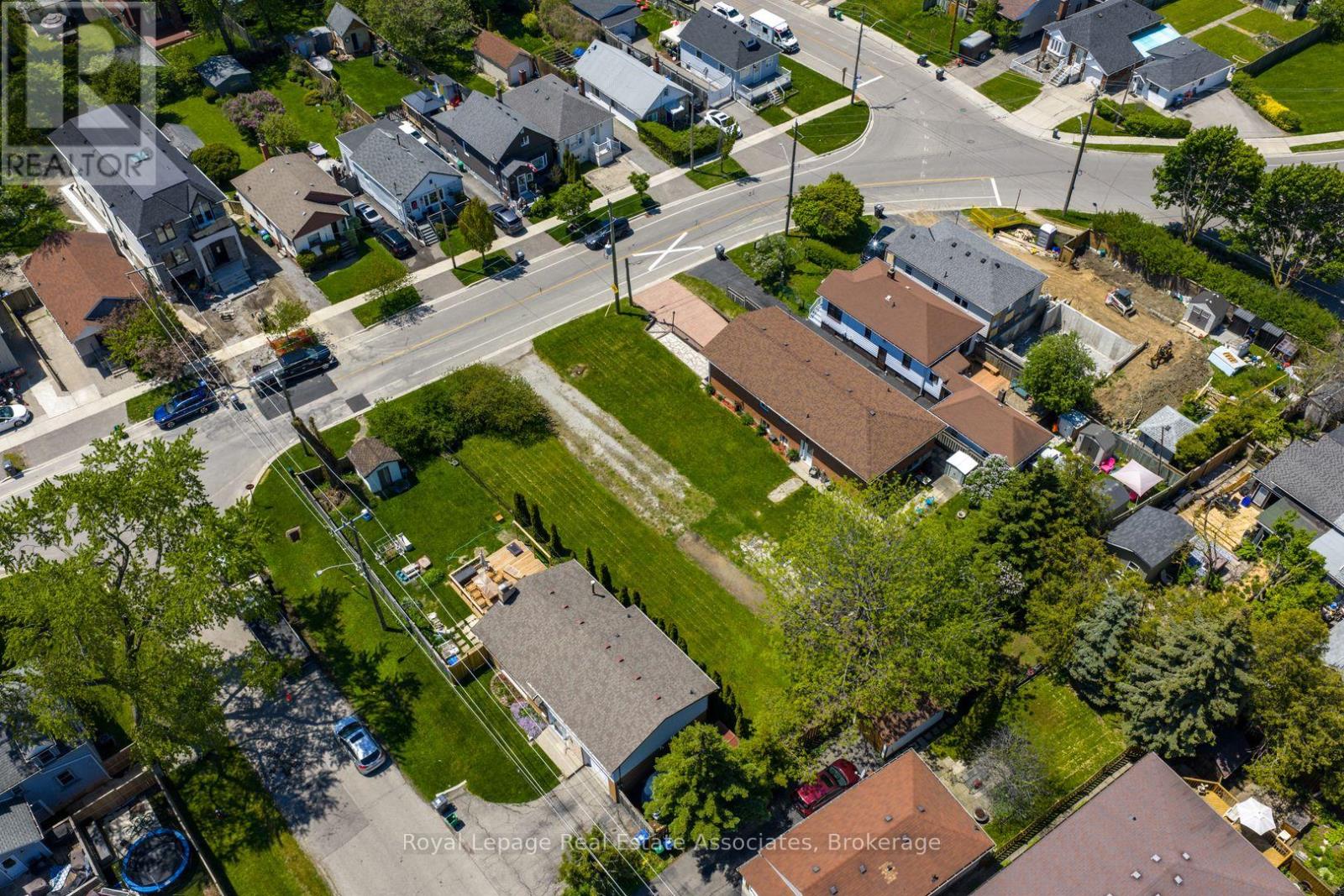 1069 ALEXANDRA AVENUE - 44