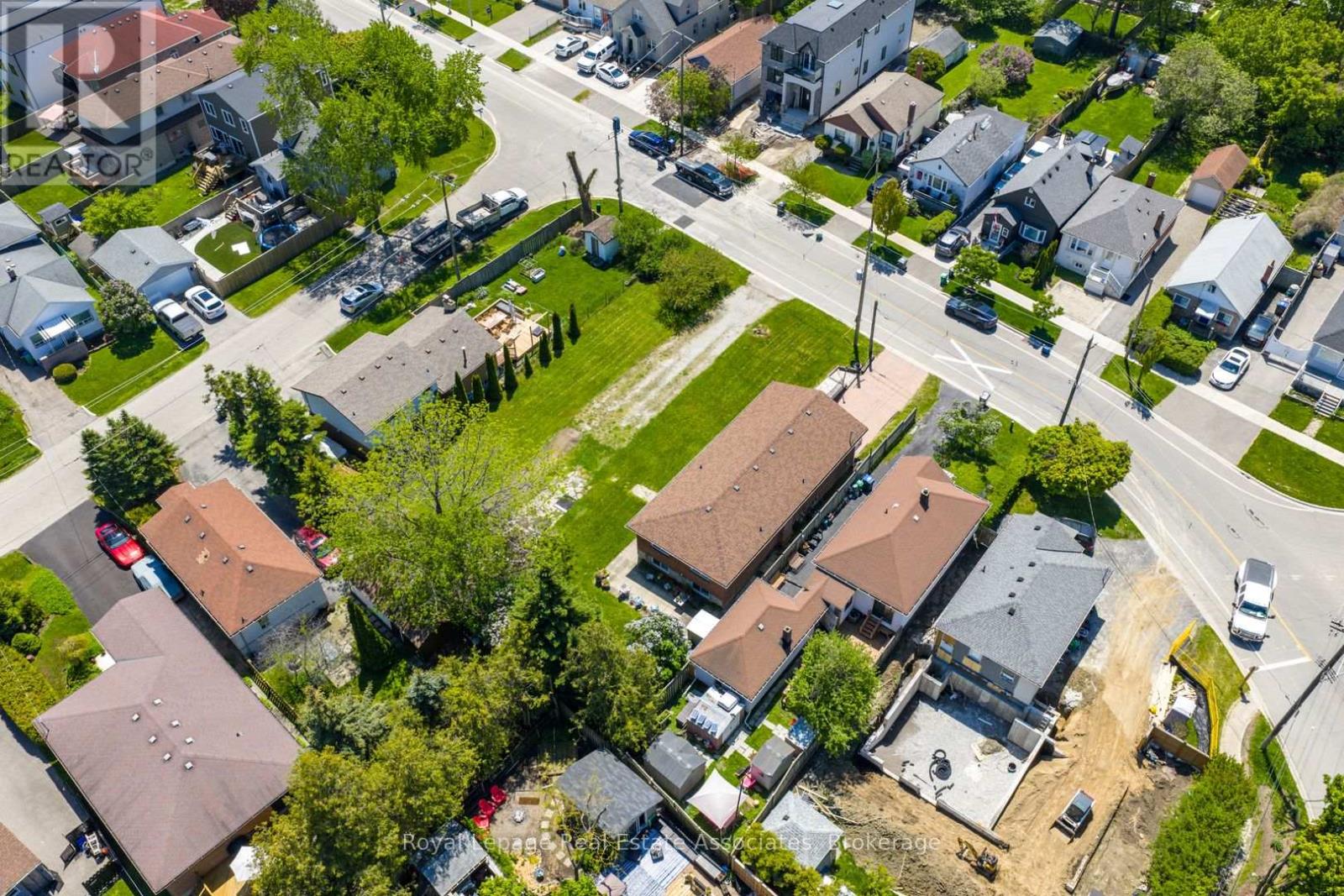 1069 ALEXANDRA AVENUE - 46