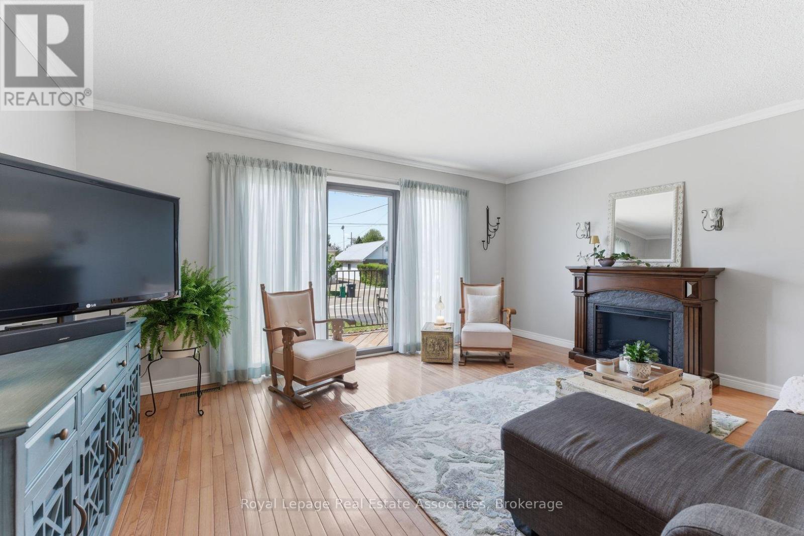 1069 ALEXANDRA AVENUE - 5