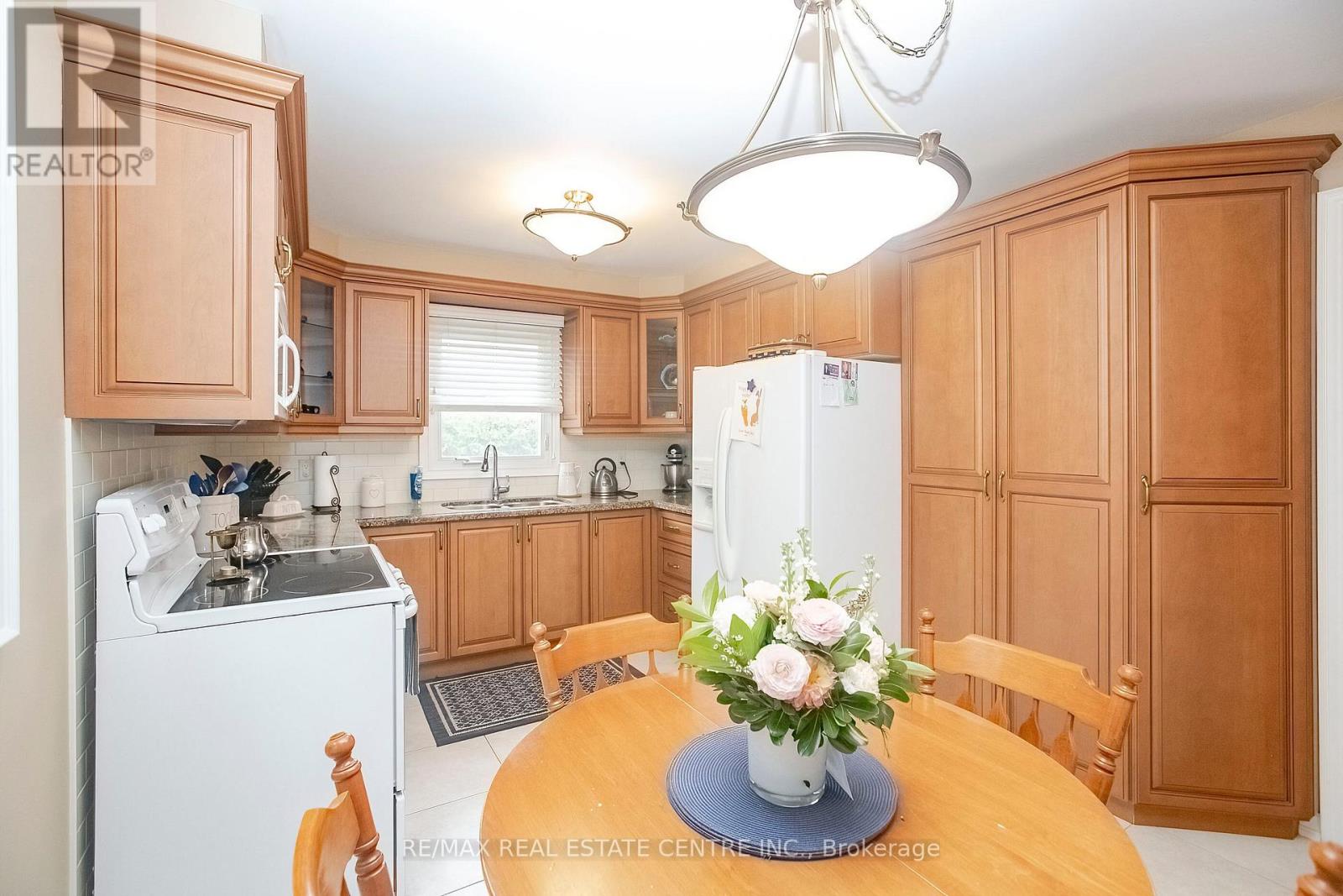 21 AMANTINE CRESCENT - 11