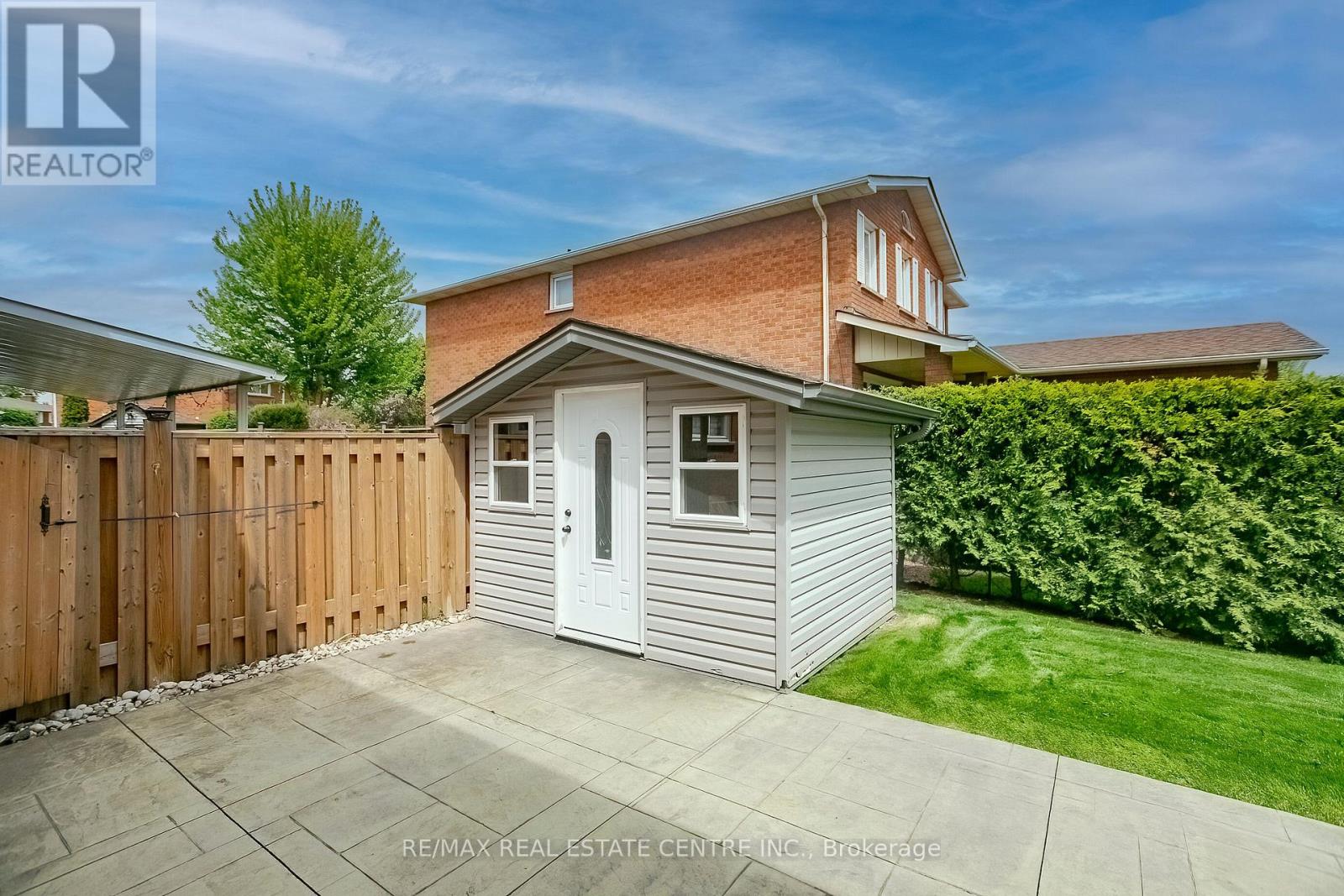 21 AMANTINE CRESCENT - 21