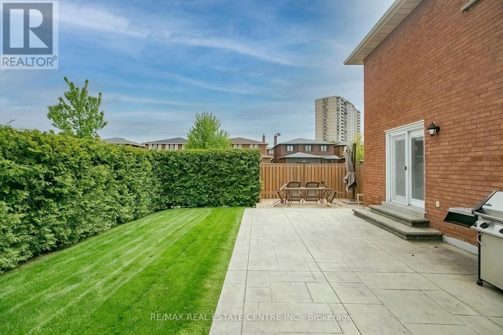 21 AMANTINE CRESCENT - 23