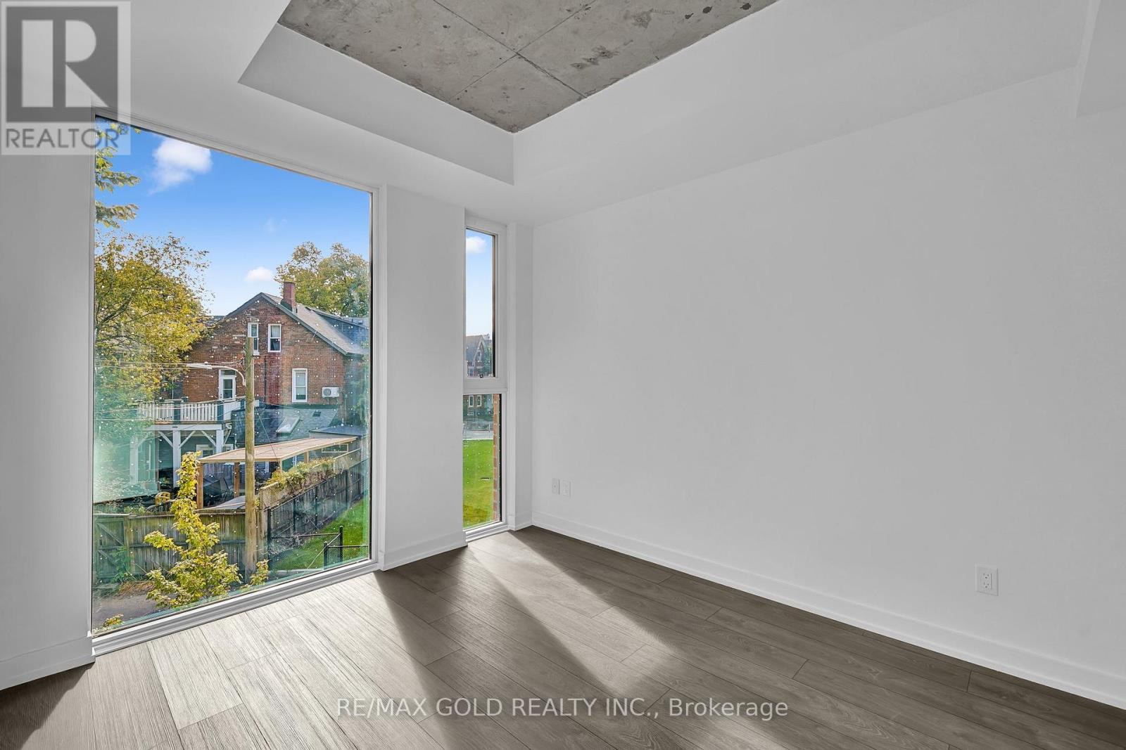 #211 57 BROCK AVENUE - 10