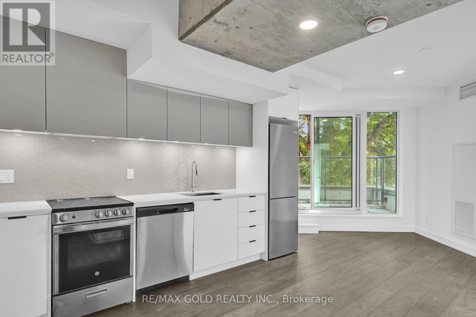 #211 57 BROCK AVENUE - 14