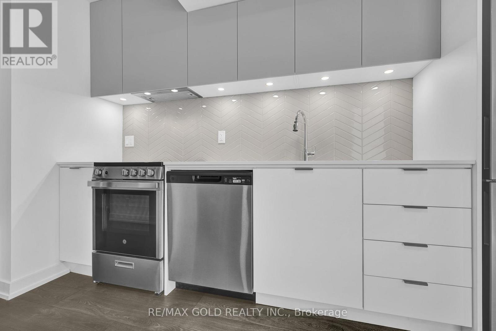 #211 57 BROCK AVENUE - 18