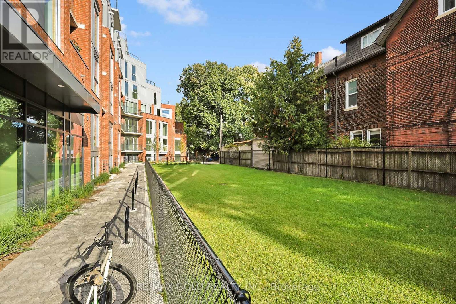 #211 57 BROCK AVENUE - 25
