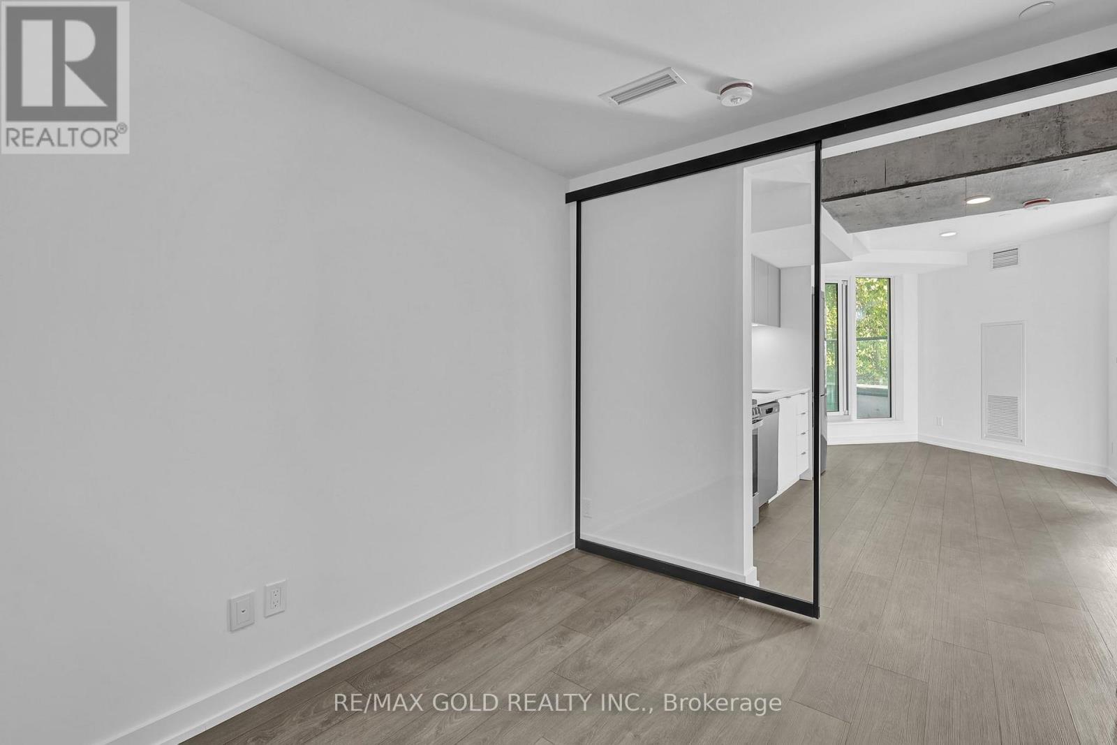 #211 57 BROCK AVENUE - 9
