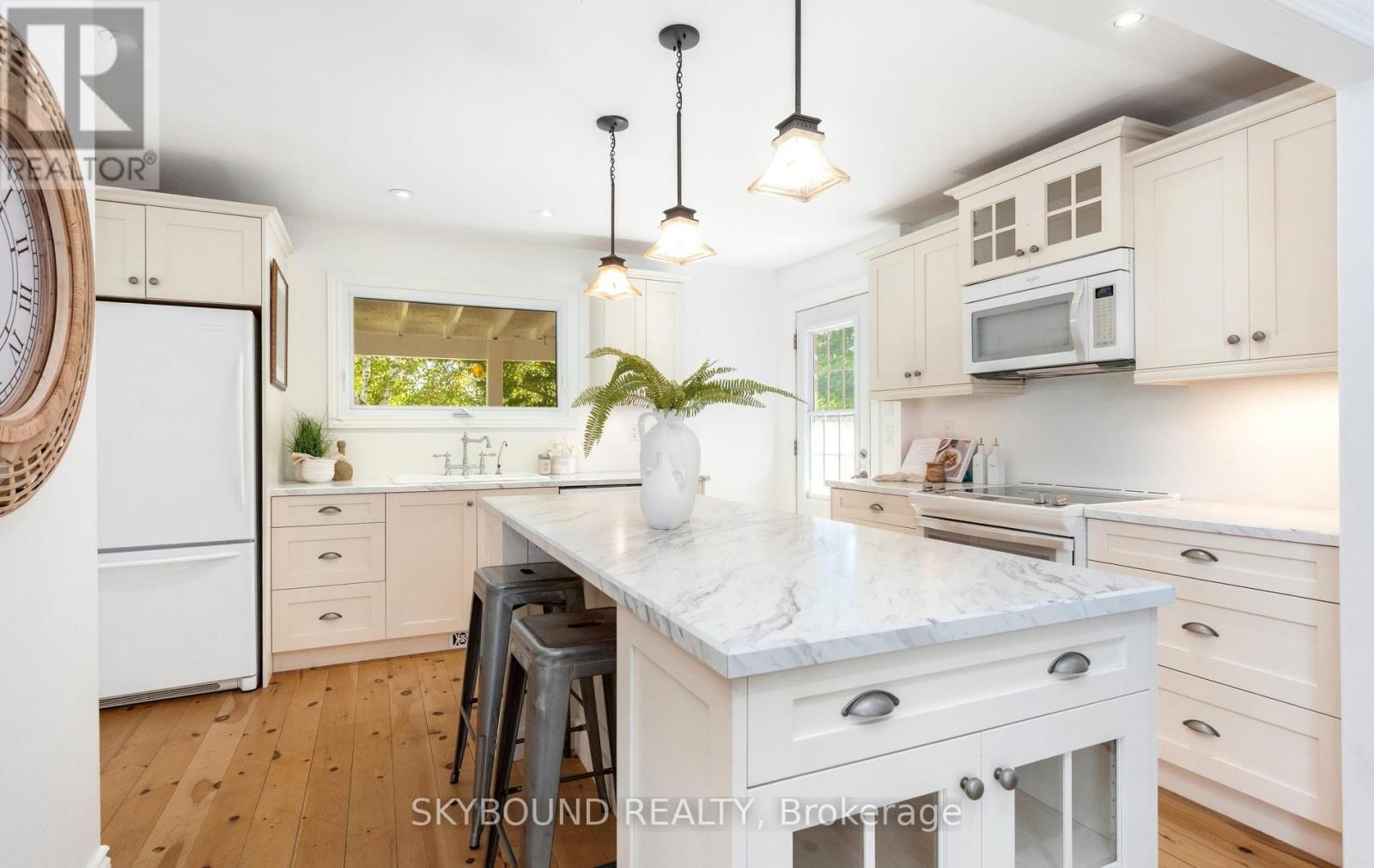 9 DELERIN CRESCENT - 12