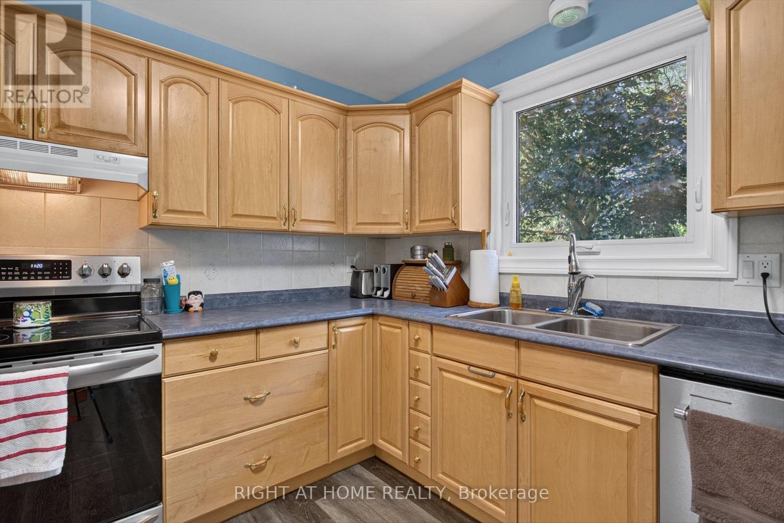 1077 DANITA BOULEVARD - 10