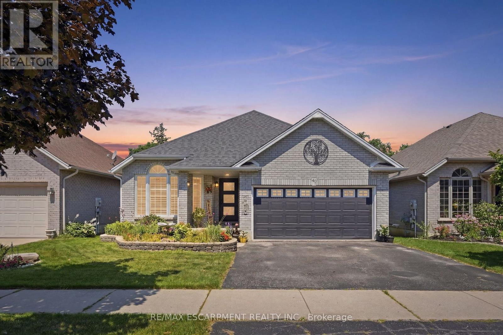 40 MAICH CRESCENT - 1