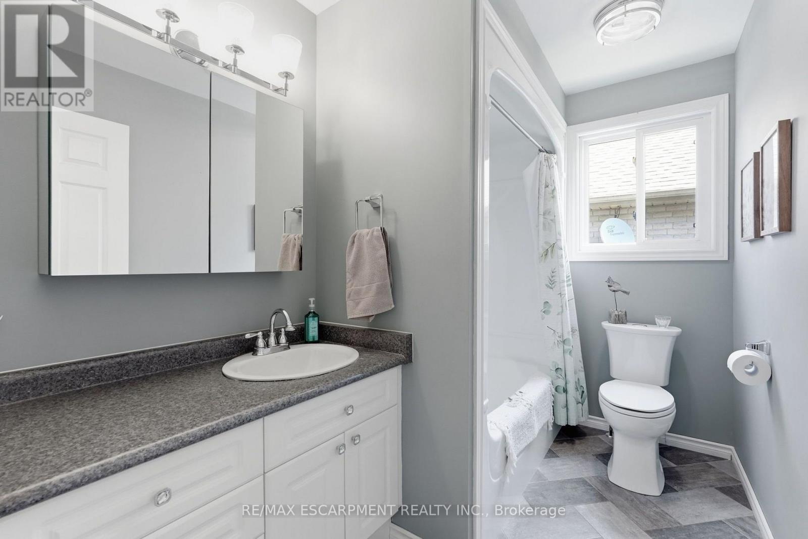40 MAICH CRESCENT - 15