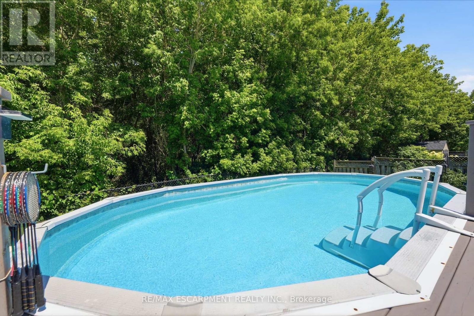 40 MAICH CRESCENT - 32