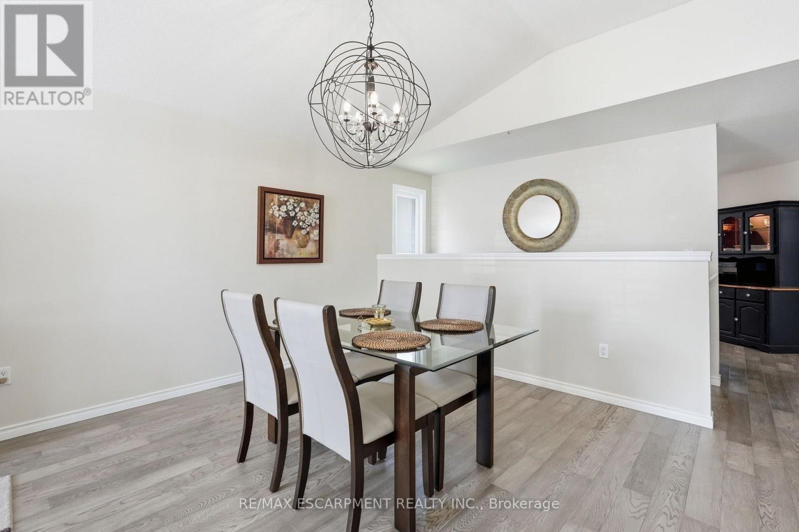 40 MAICH CRESCENT - 5