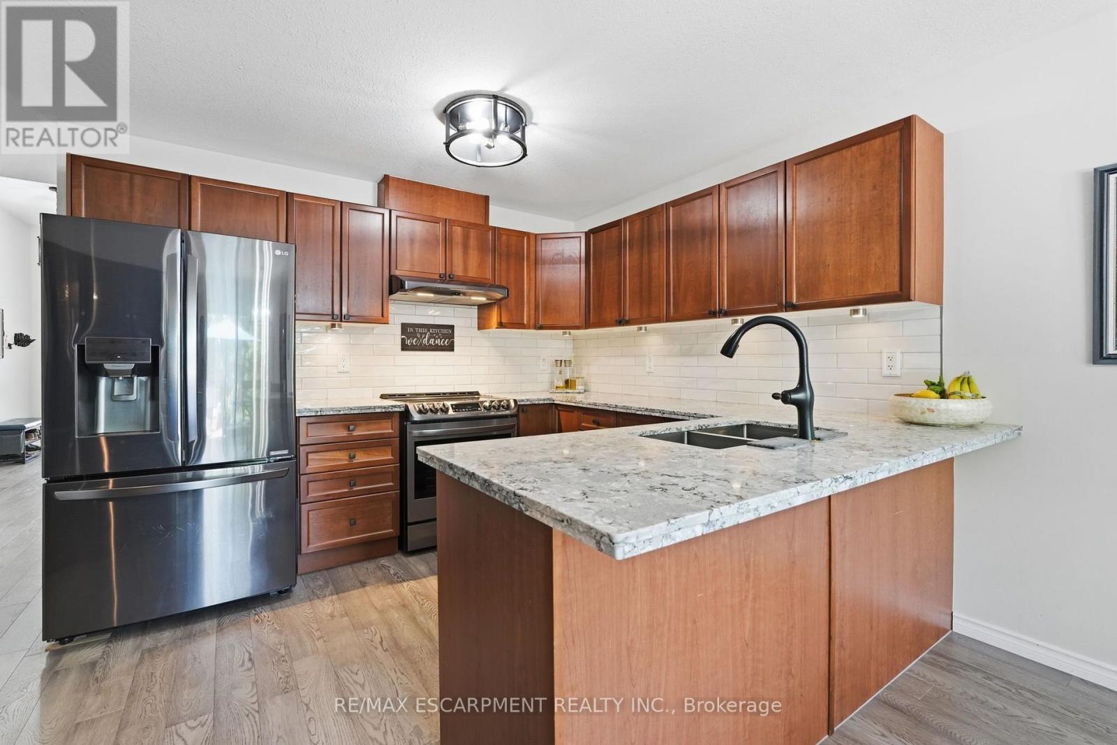40 MAICH CRESCENT - 6