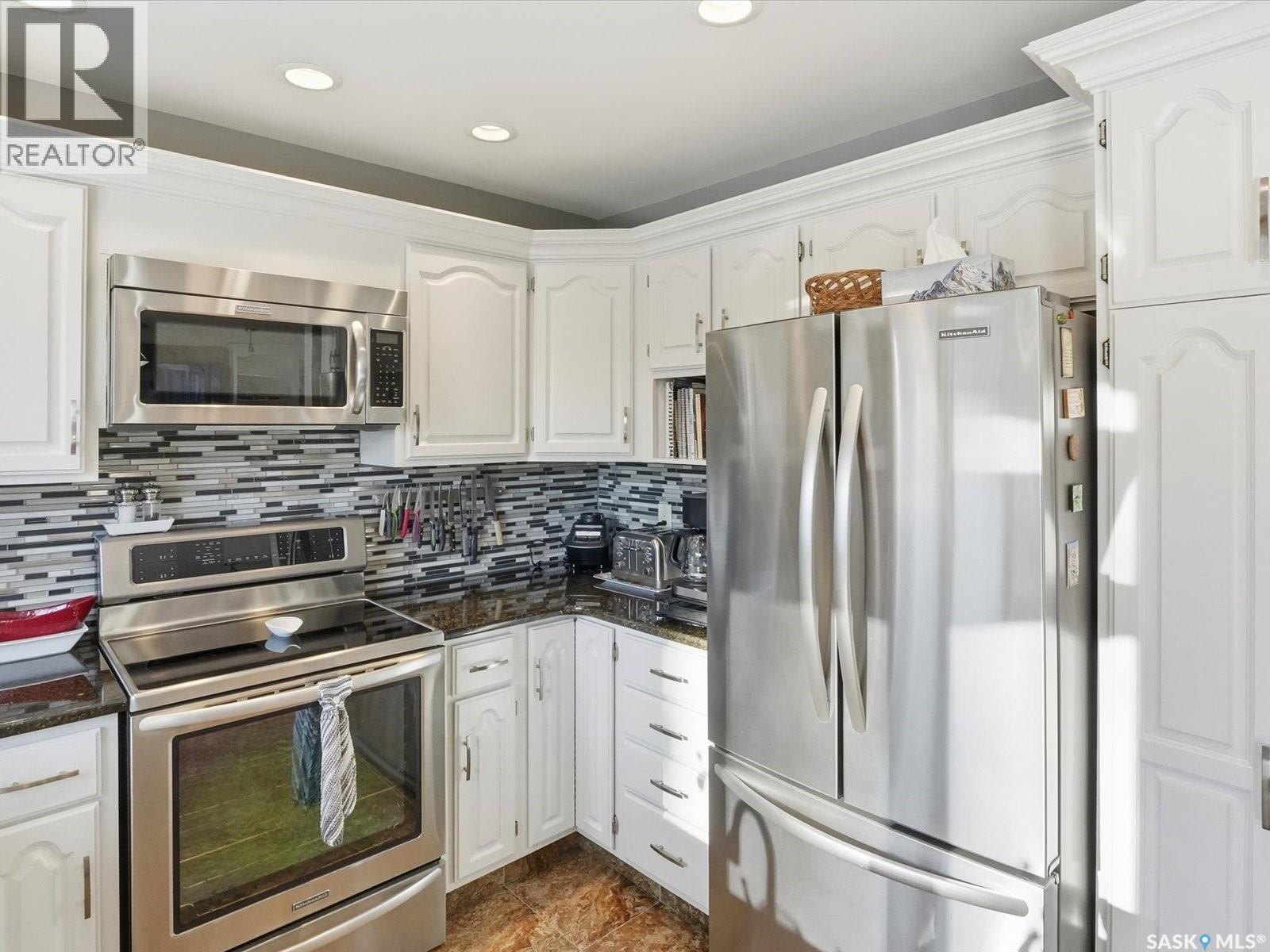 106 Jan CRESCENT - 12